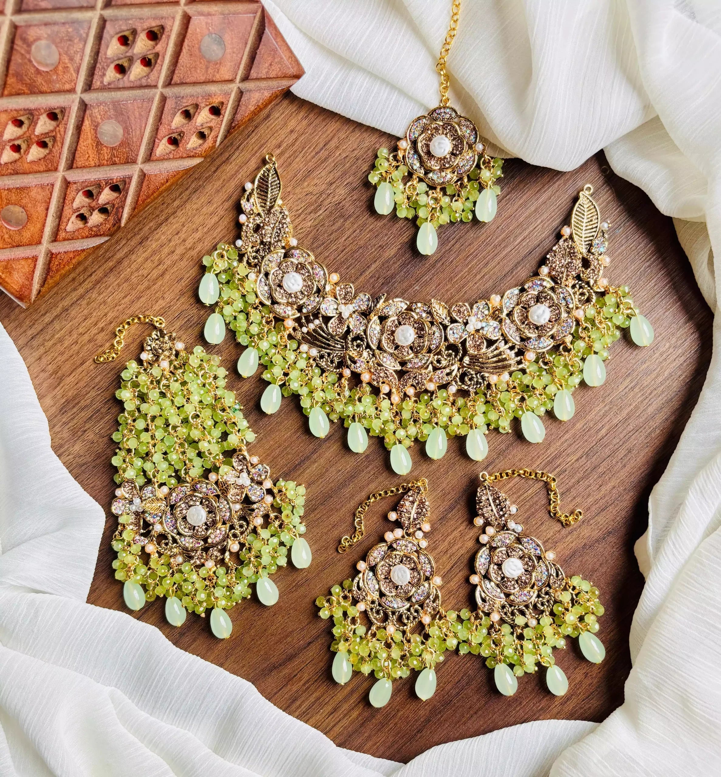 Handmade designer bridal set Secondary image
