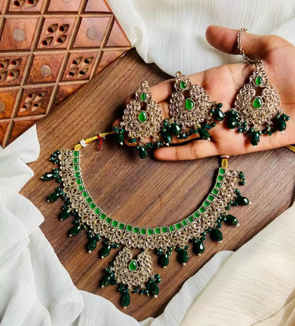 Zircon necklace set with teeka Main image