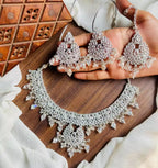 Zircon necklace set with teeka