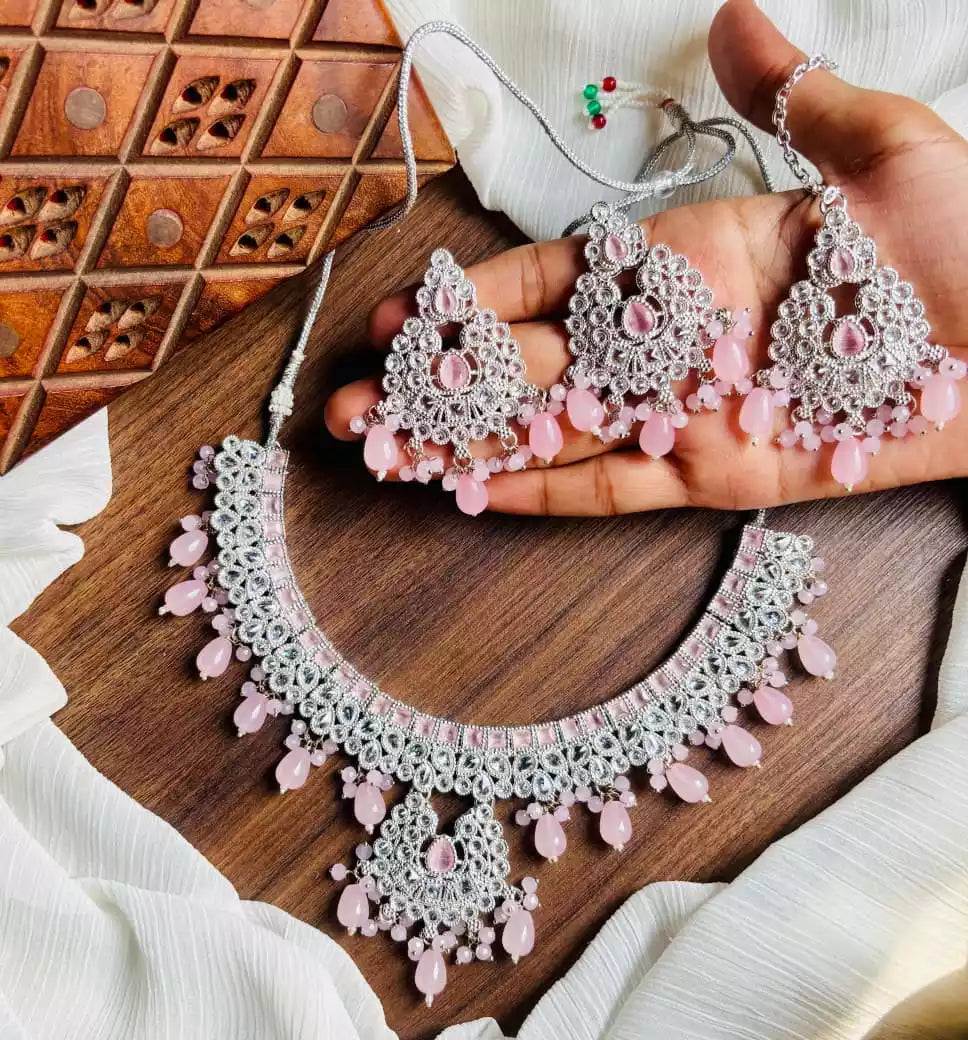 Zircon necklace set with teeka