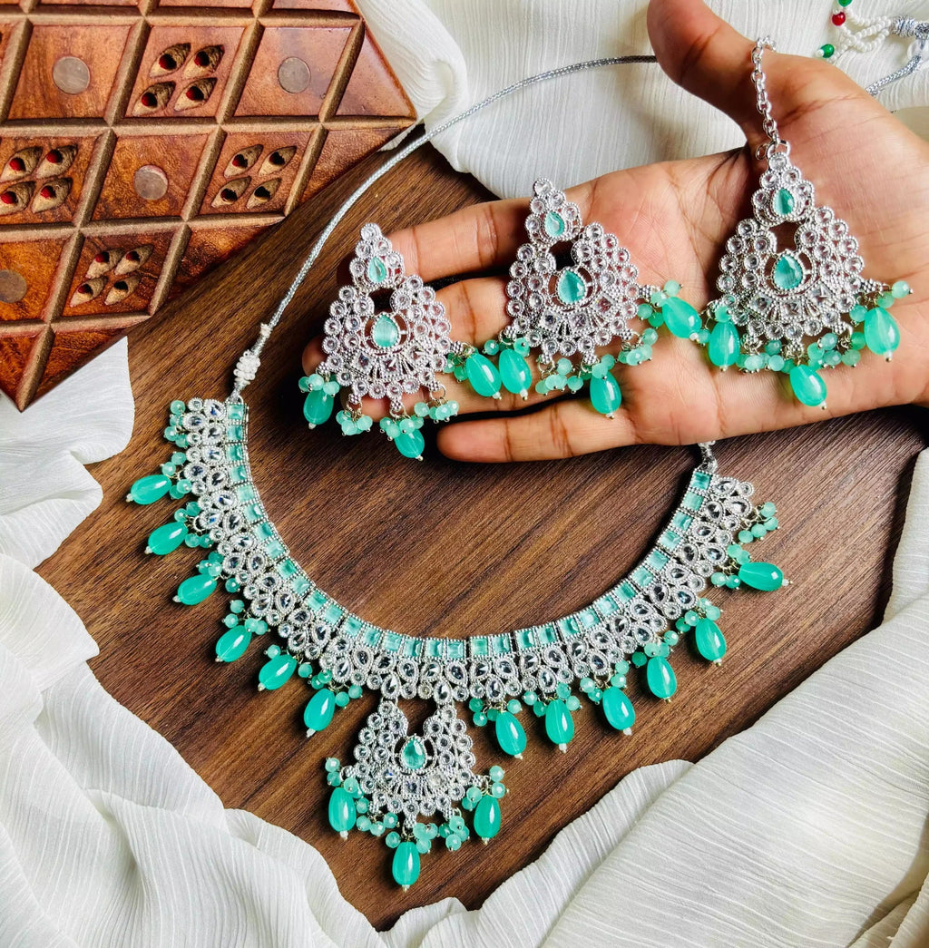 Zircon necklace set with teeka