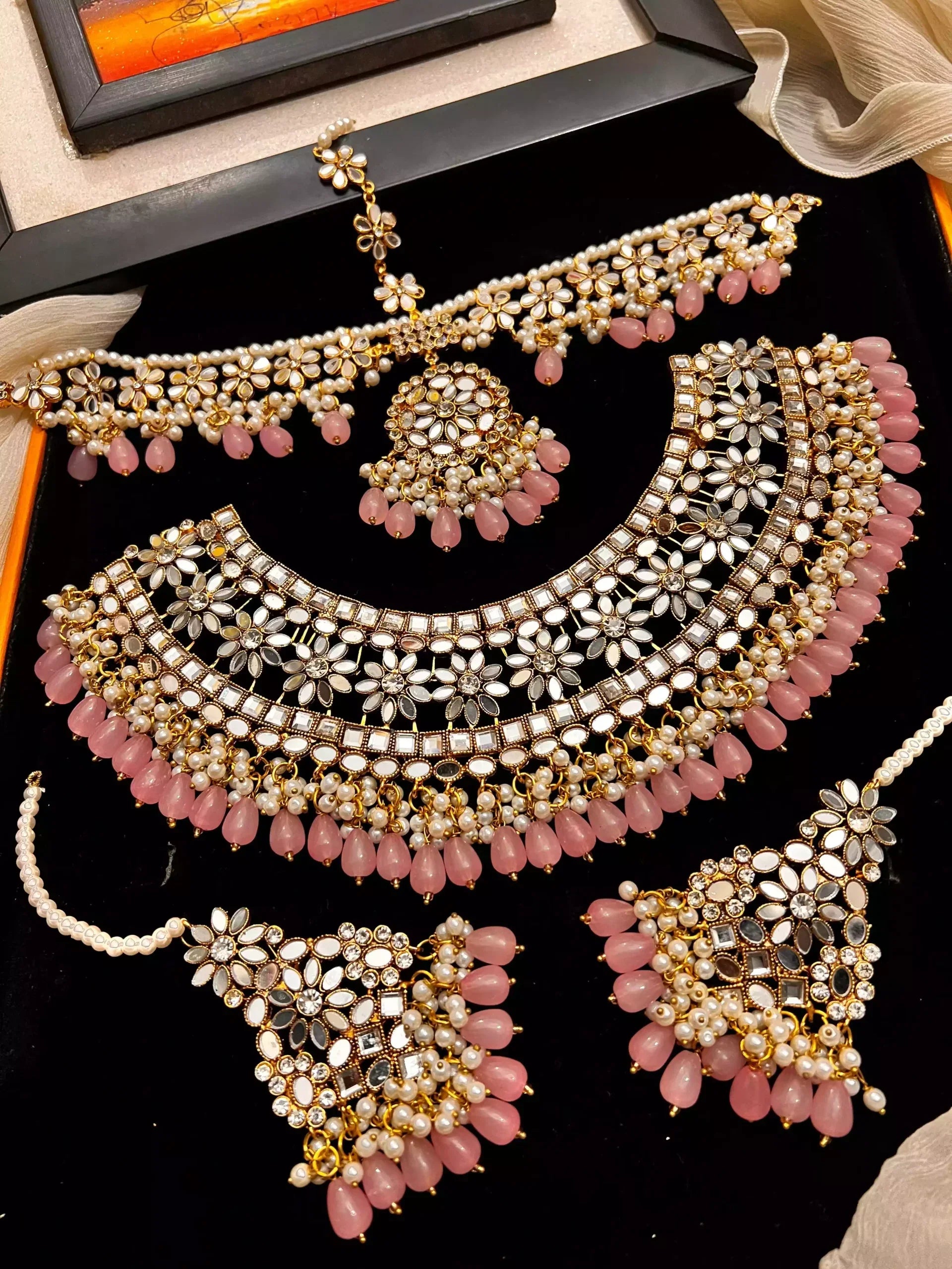 Kundan bridal set with maatha patti Secondary image