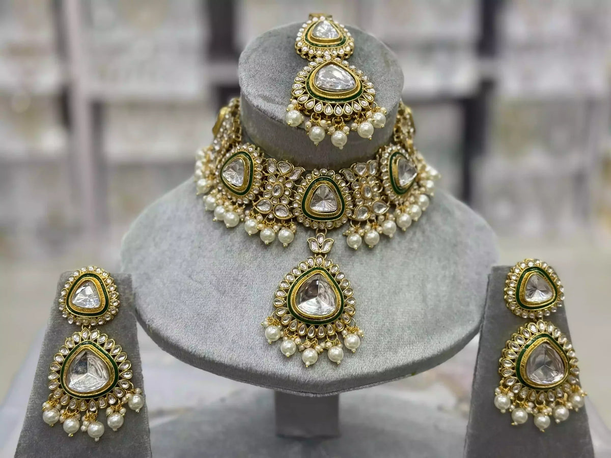 Indian kundan necklace set with teeka Main image