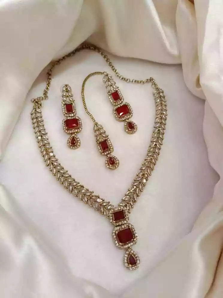 Zircon necklace set with teeka