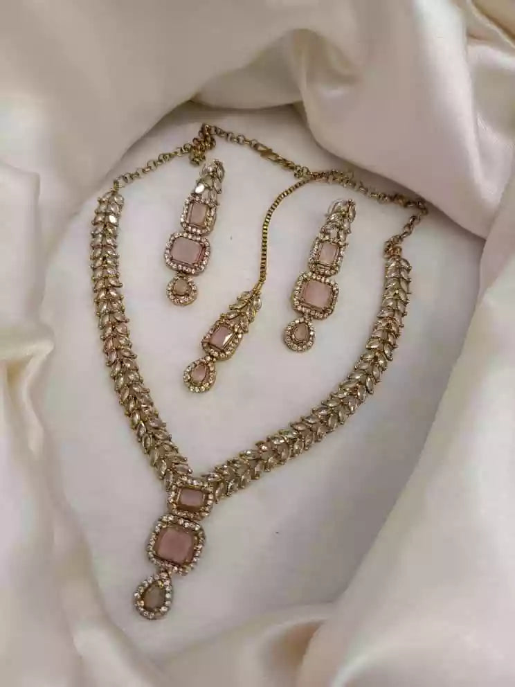 Zircon necklace set with teeka Secondary image