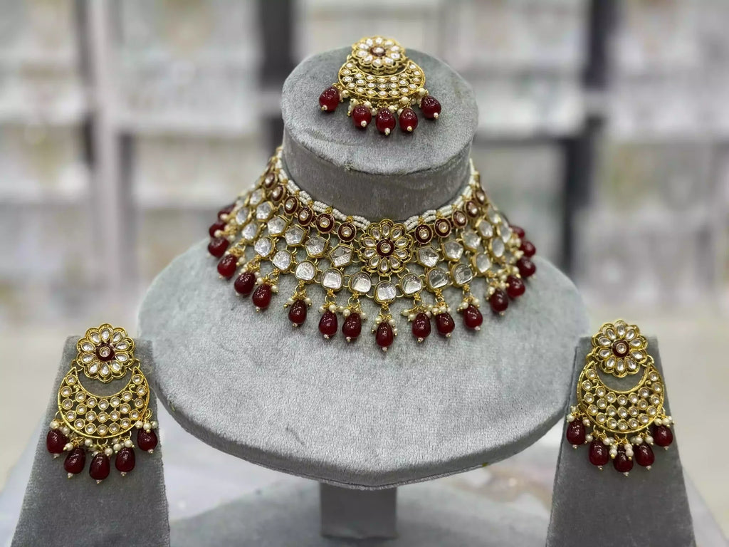 Kundan necklace set with teeka