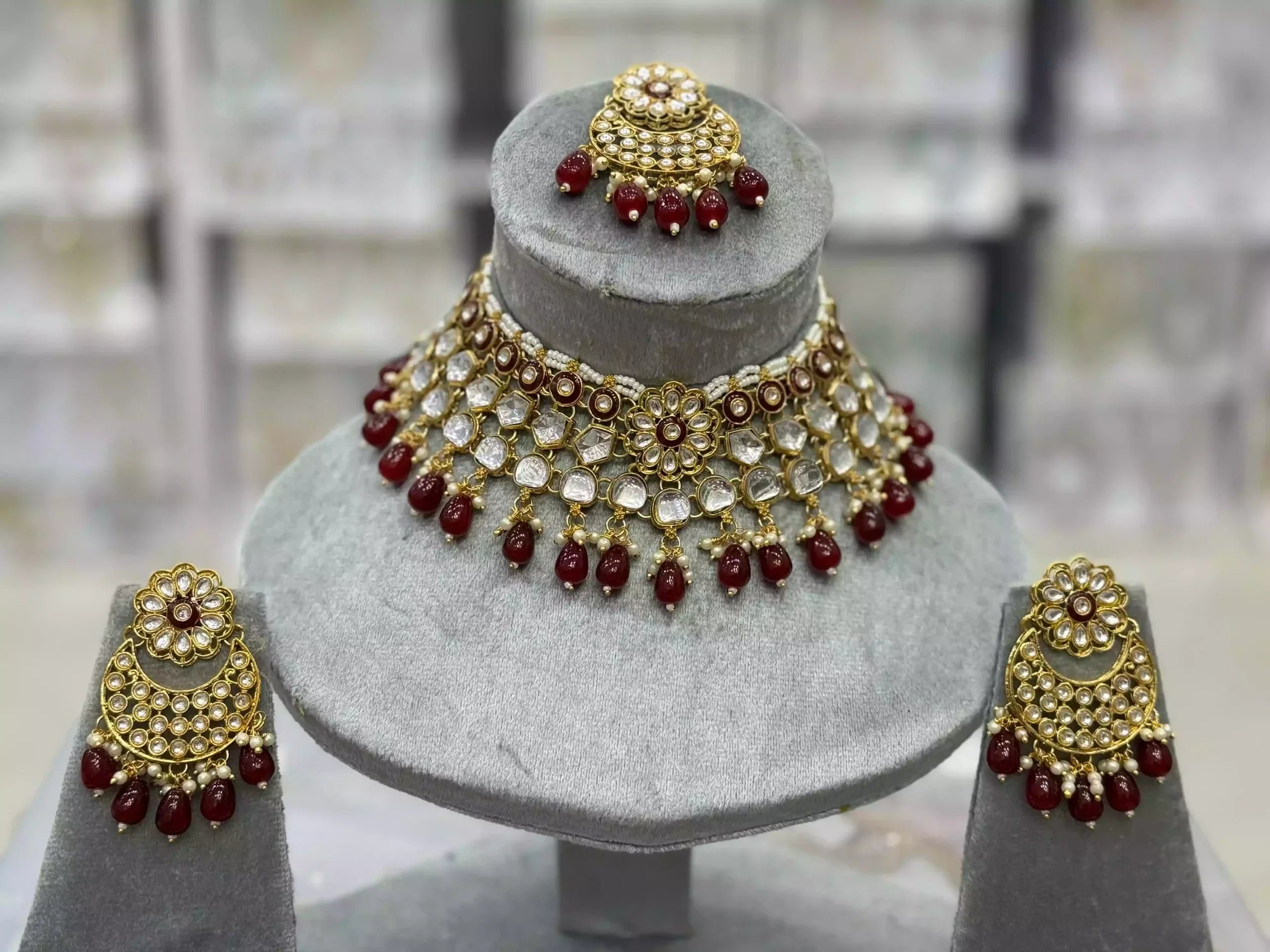 Kundan necklace set with teeka