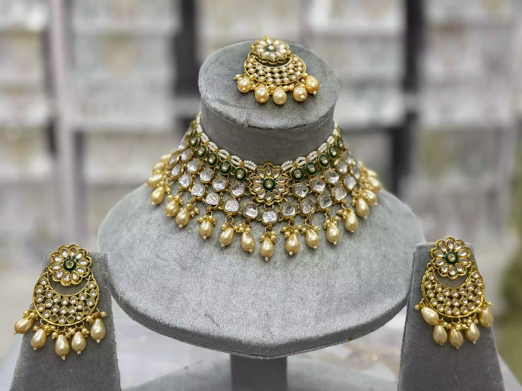 Kundan necklace set with teeka