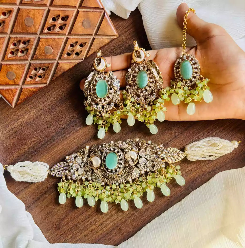 Handmade choker set