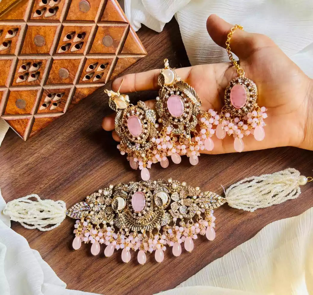Handmade choker set
