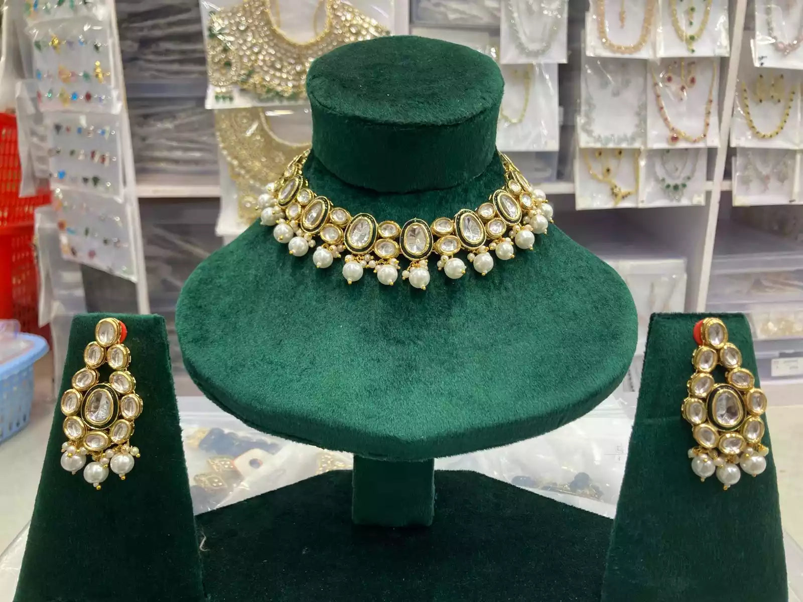 Indian kundan necklace set Main image