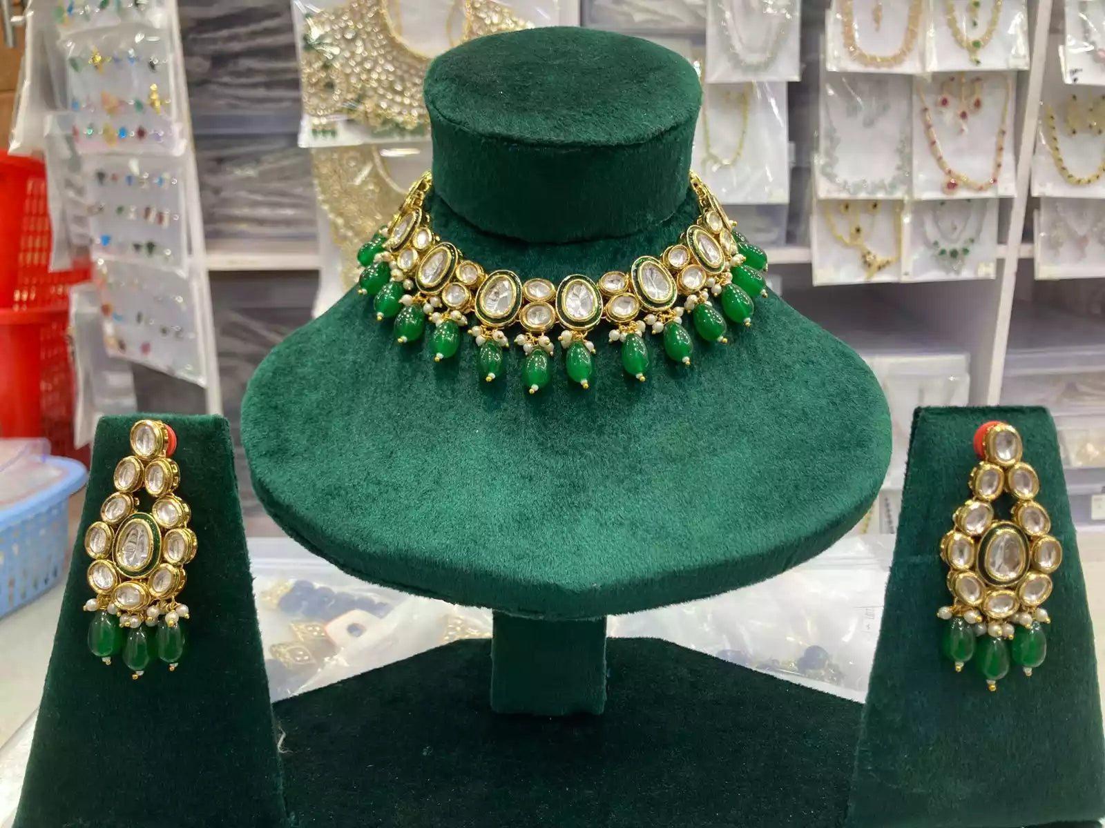 Indian kundan necklace set Secondary image