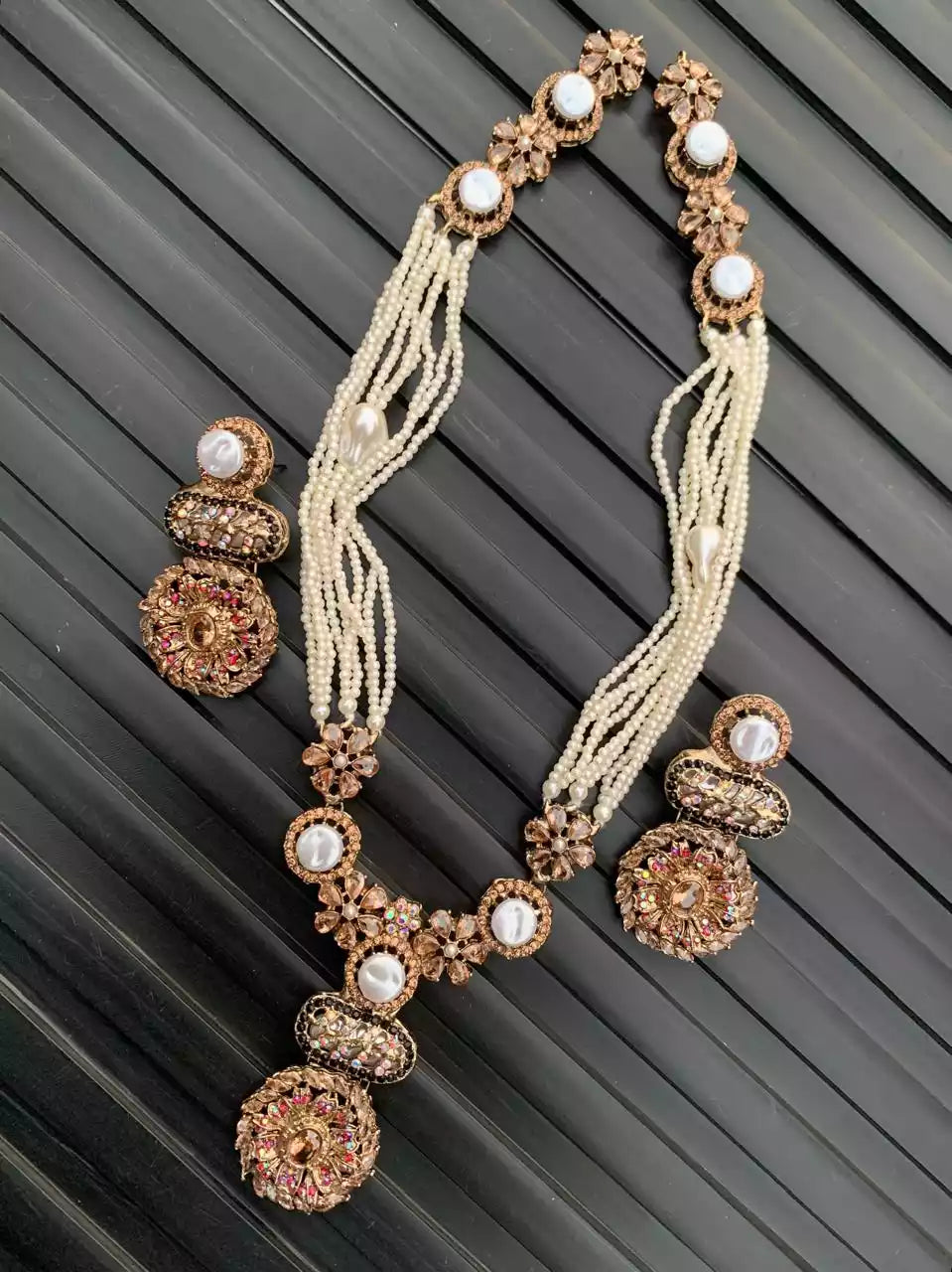 Mother pearl maala set Main image