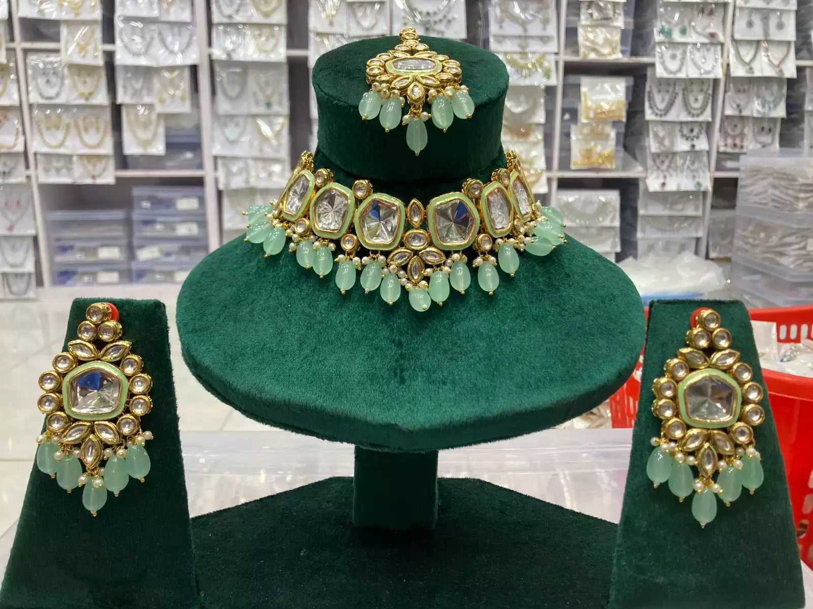 Indian kundan necklace set Secondary image