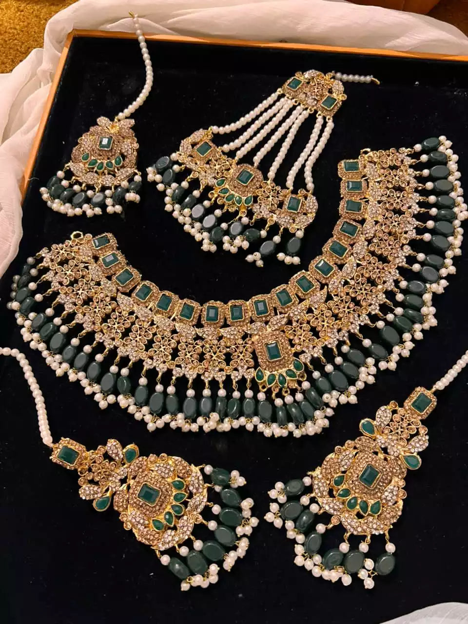 Heavy bridal necklace set