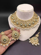 Indian kundan bridal set with teeka