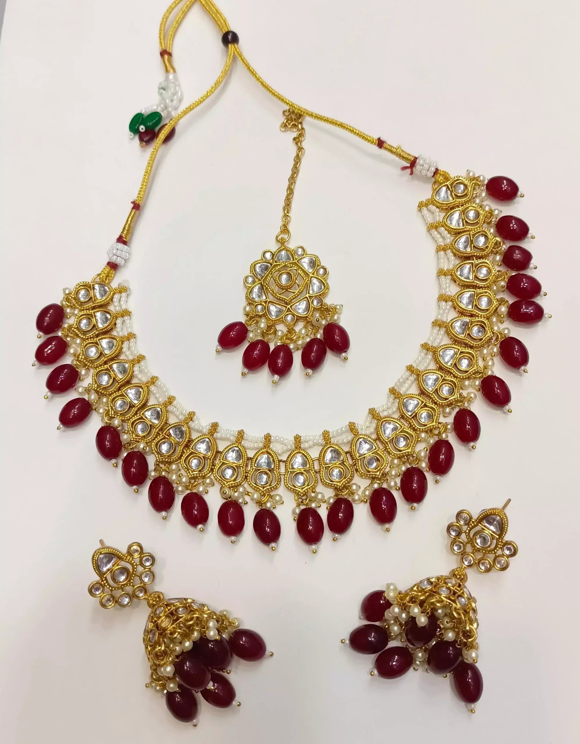 Kundan necklace set with teeka Main image