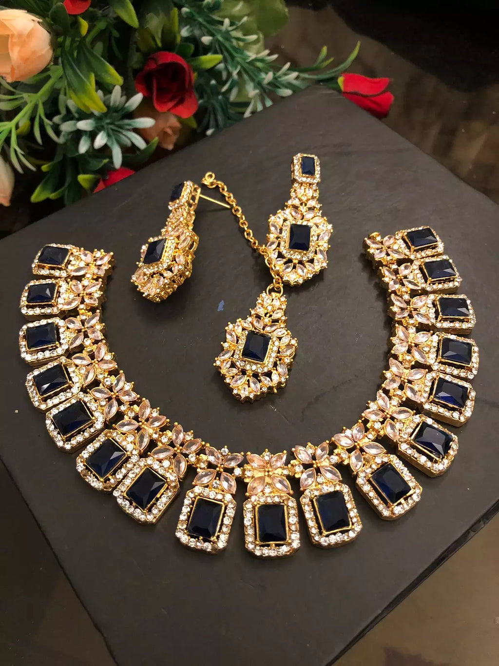 Pure zircon necklace set with teeka