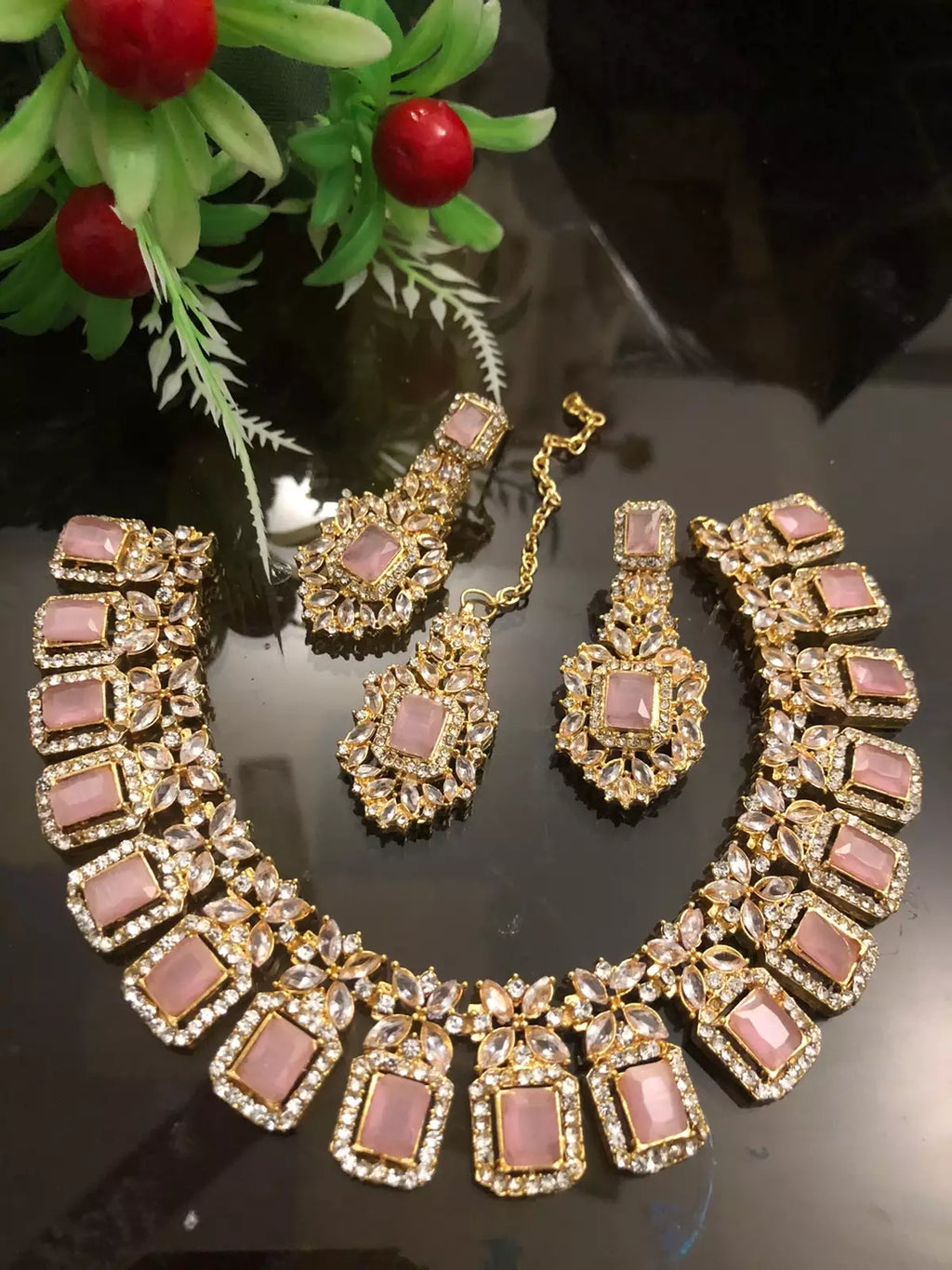 Pure zircon necklace set with teeka