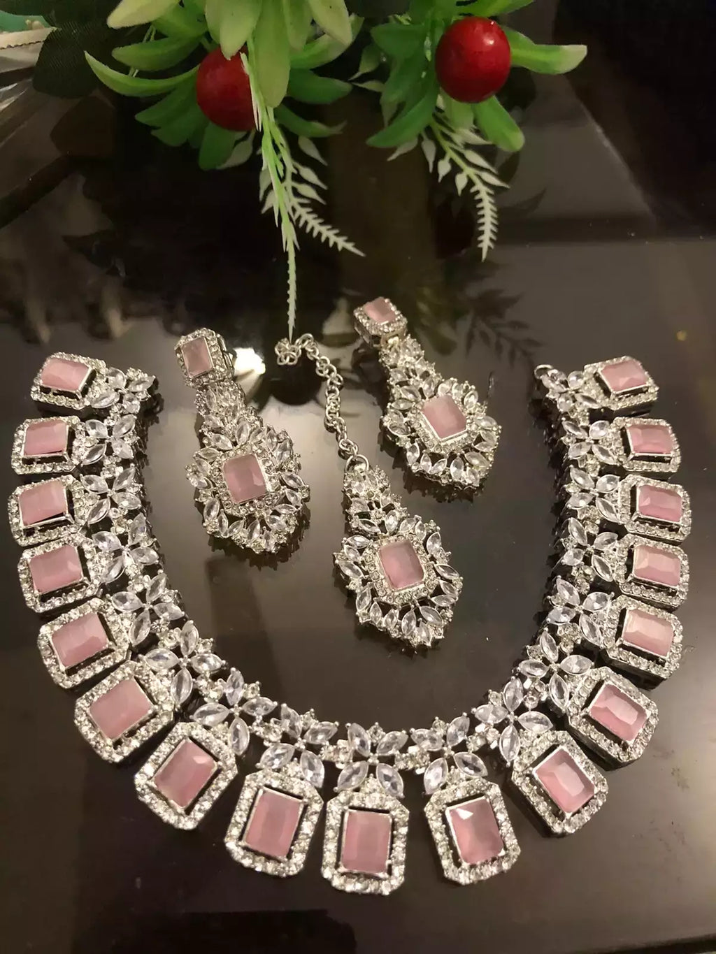 Pure zircon necklace set with teeka