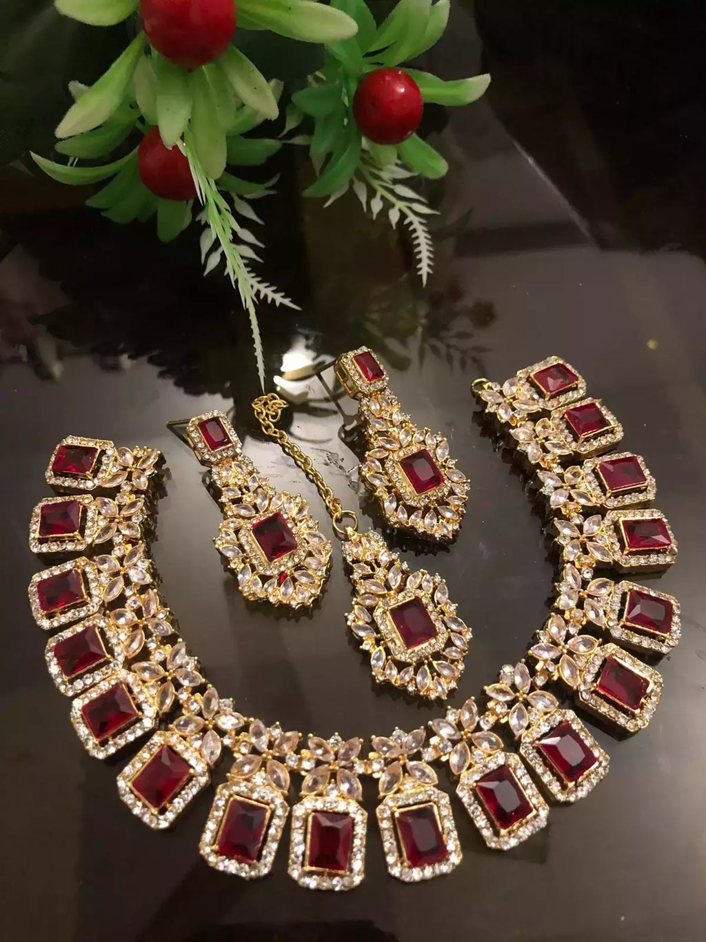 Pure zircon necklace set with teeka
