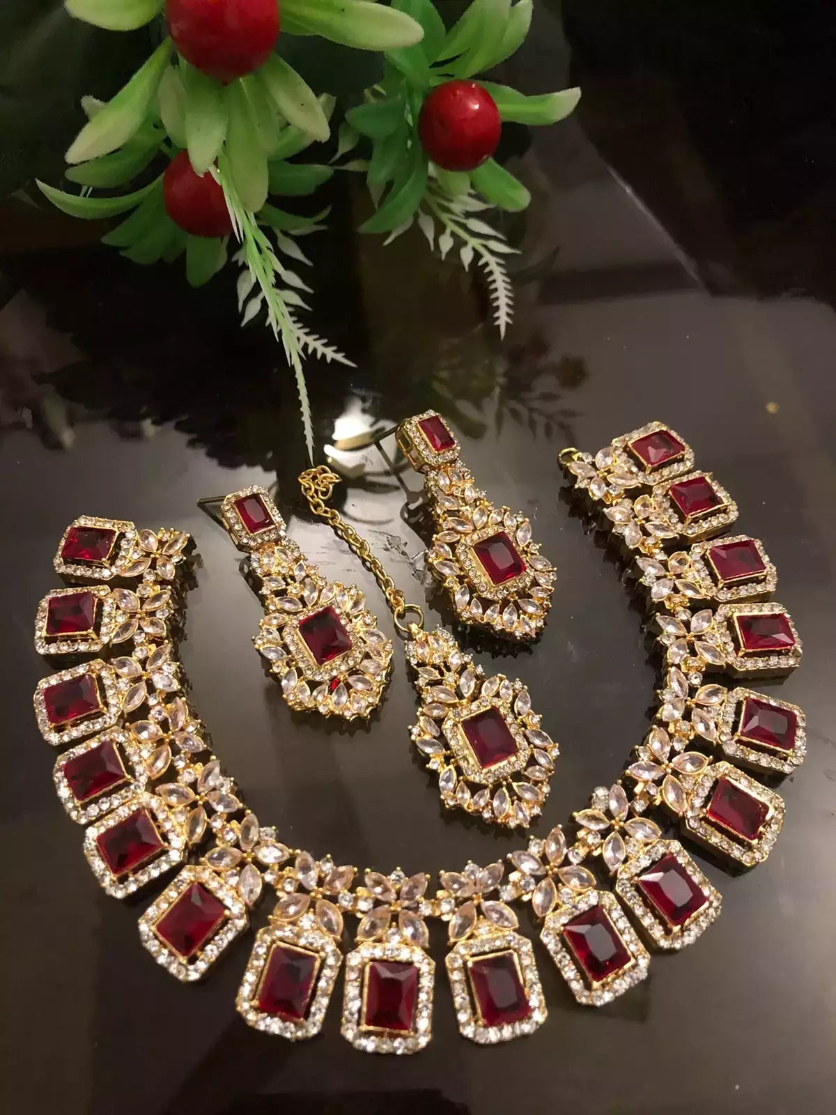 Pure zircon necklace set with teeka