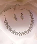 Delicate necklace set