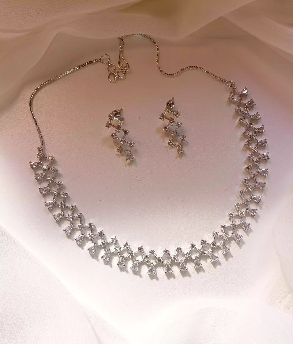 Delicate necklace set