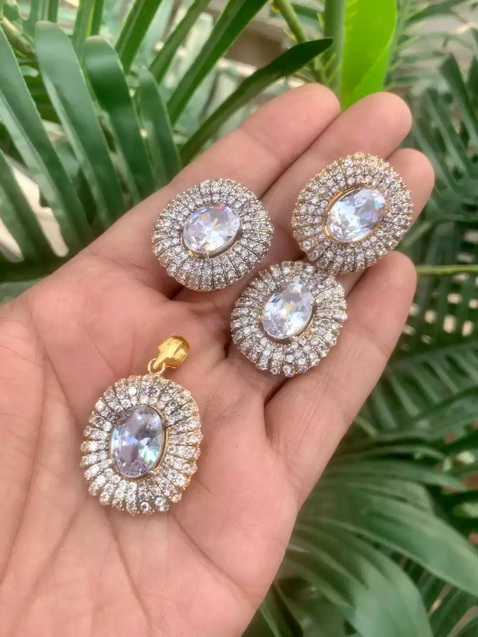 Zircon pendant set with ring