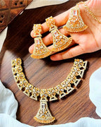 Zircon necklace set with teeka
