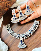 Zircon necklace set with teeka
