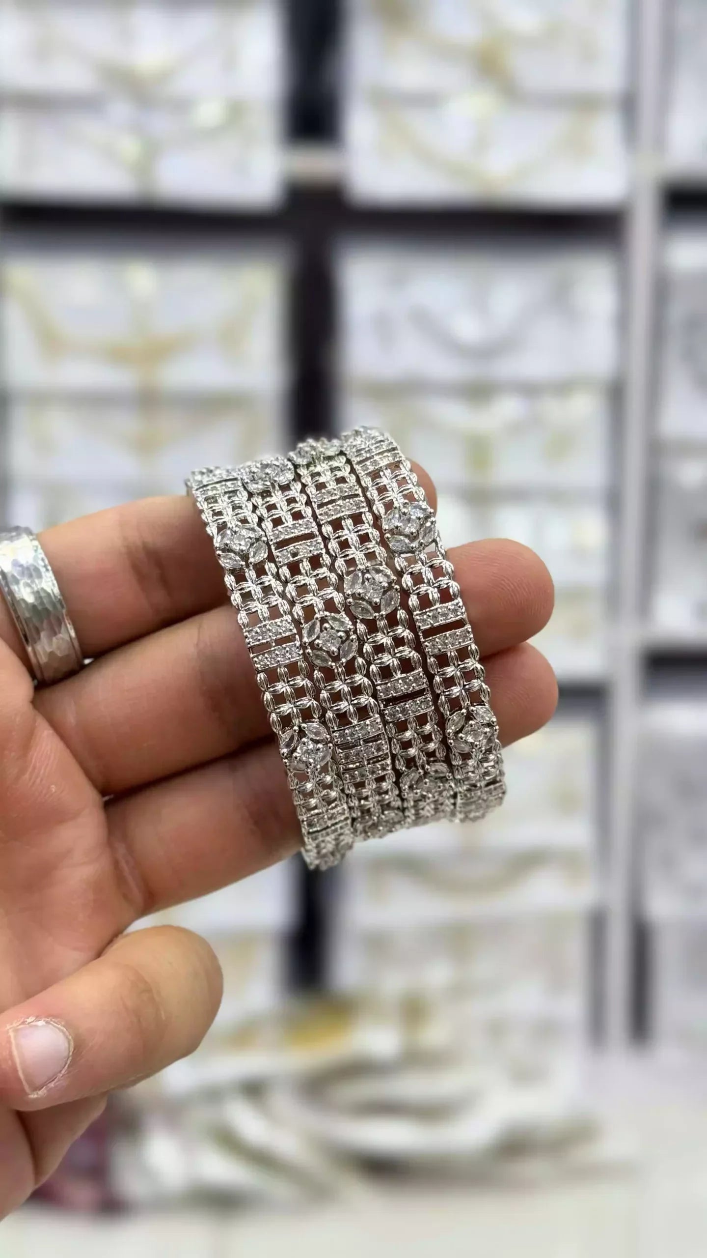 Elegant 4pcs Bangles Set