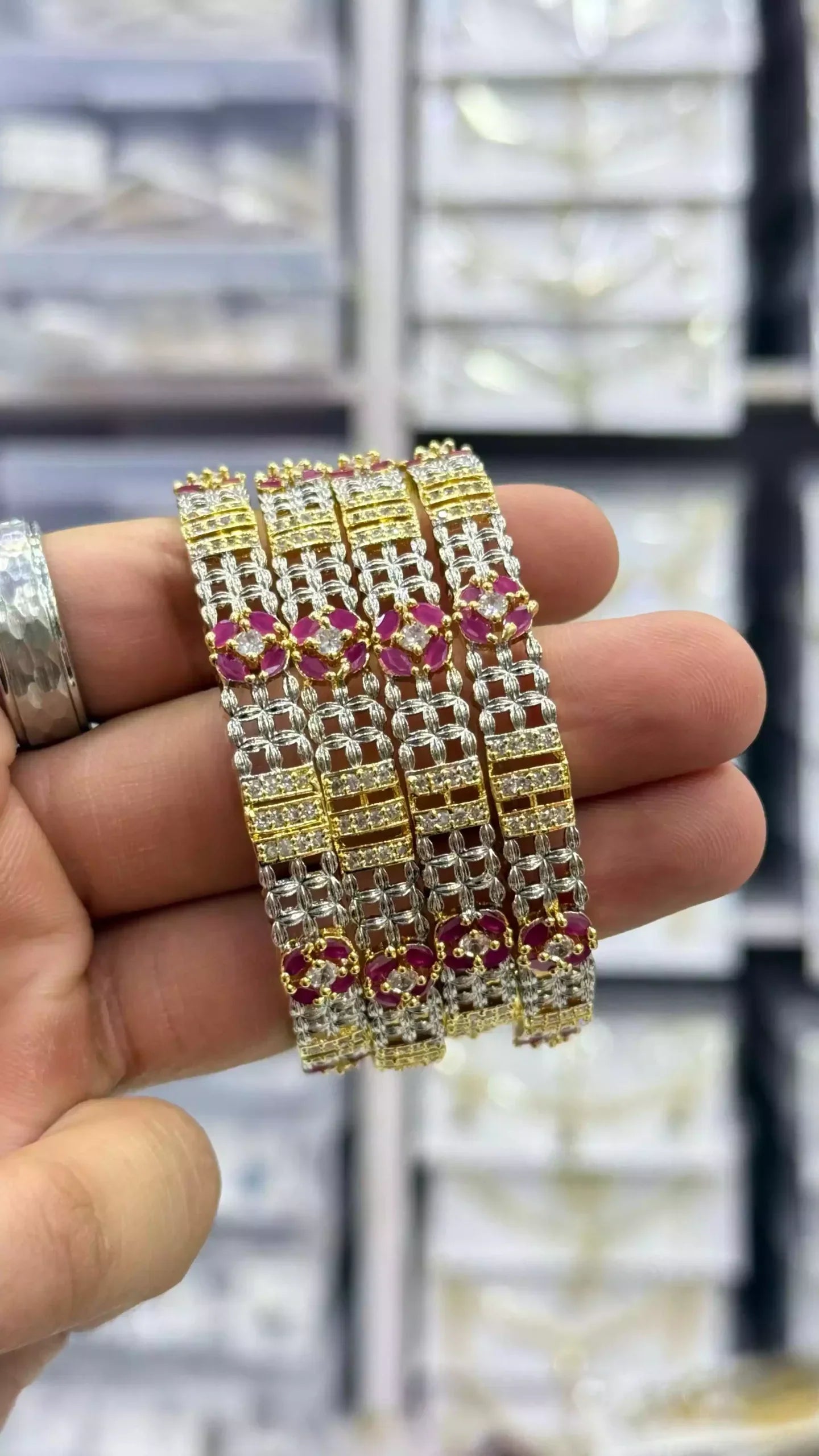 Elegant 4pcs Bangles Set Main image