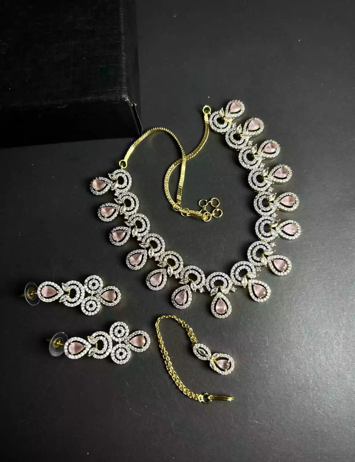 One carat necklace set