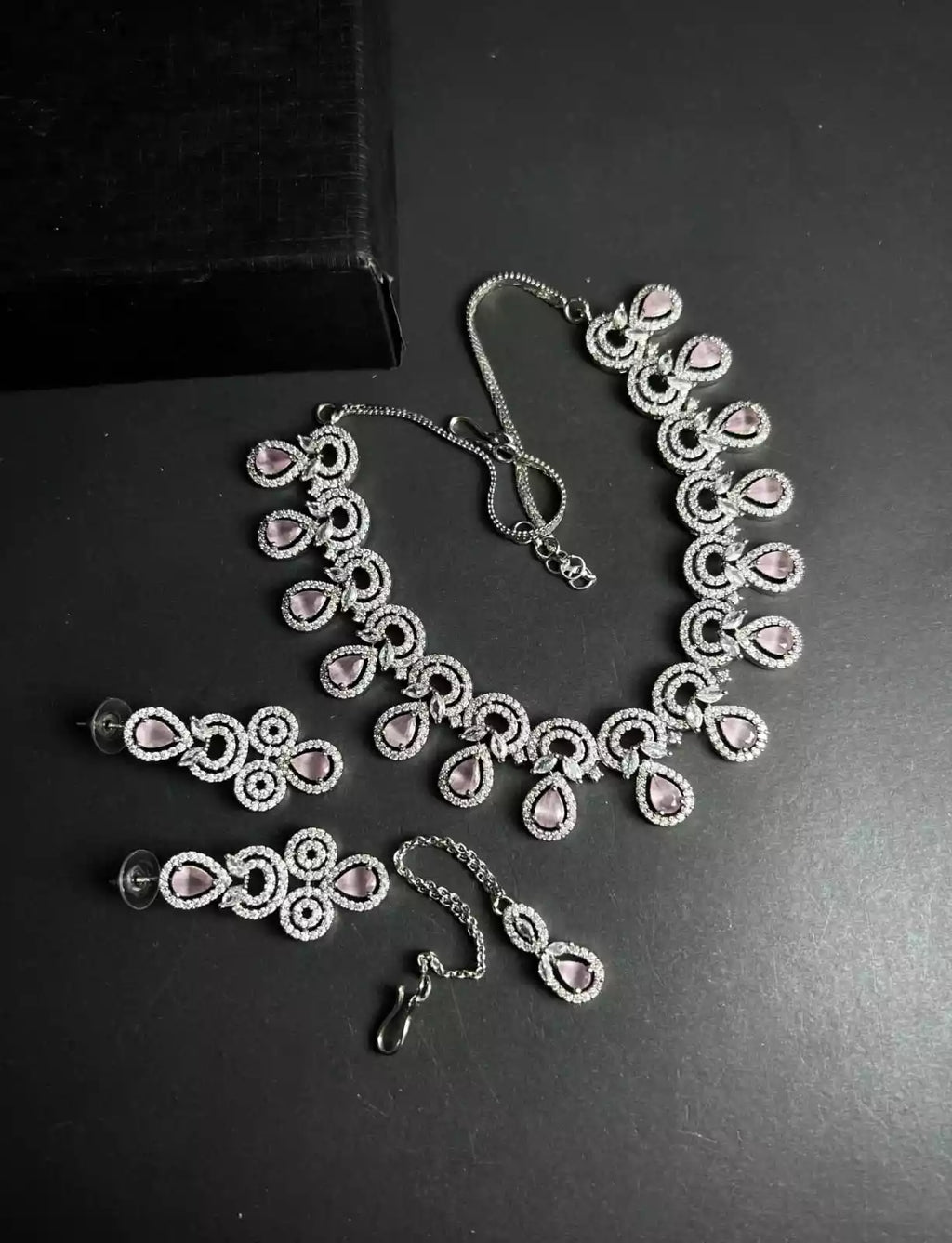 One carat necklace set