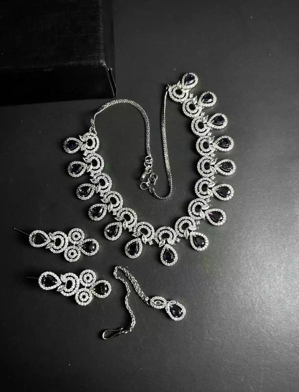 One carat necklace set