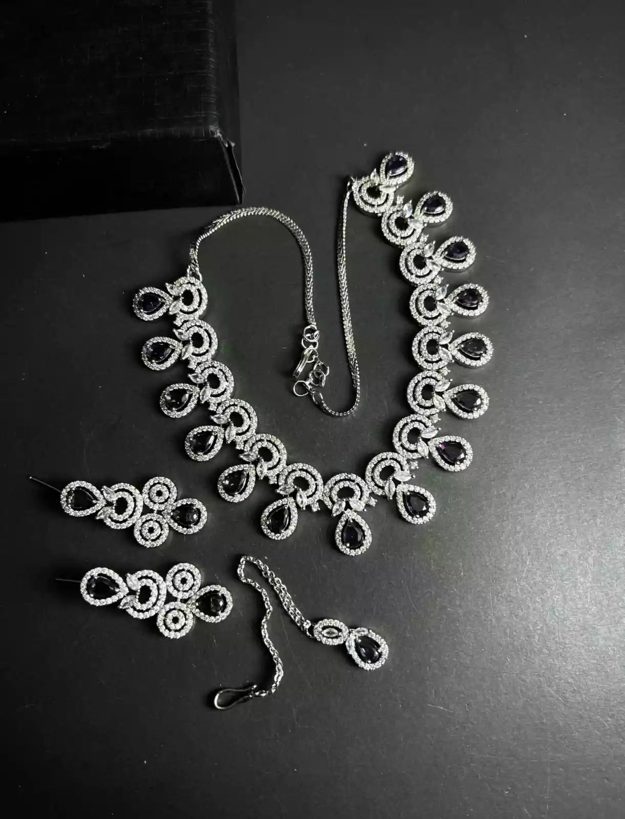 One carat necklace set