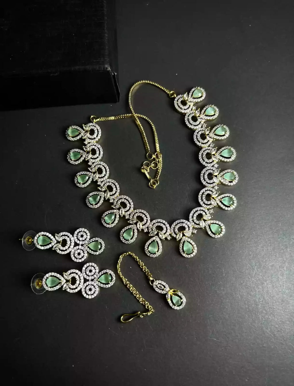 One carat necklace set