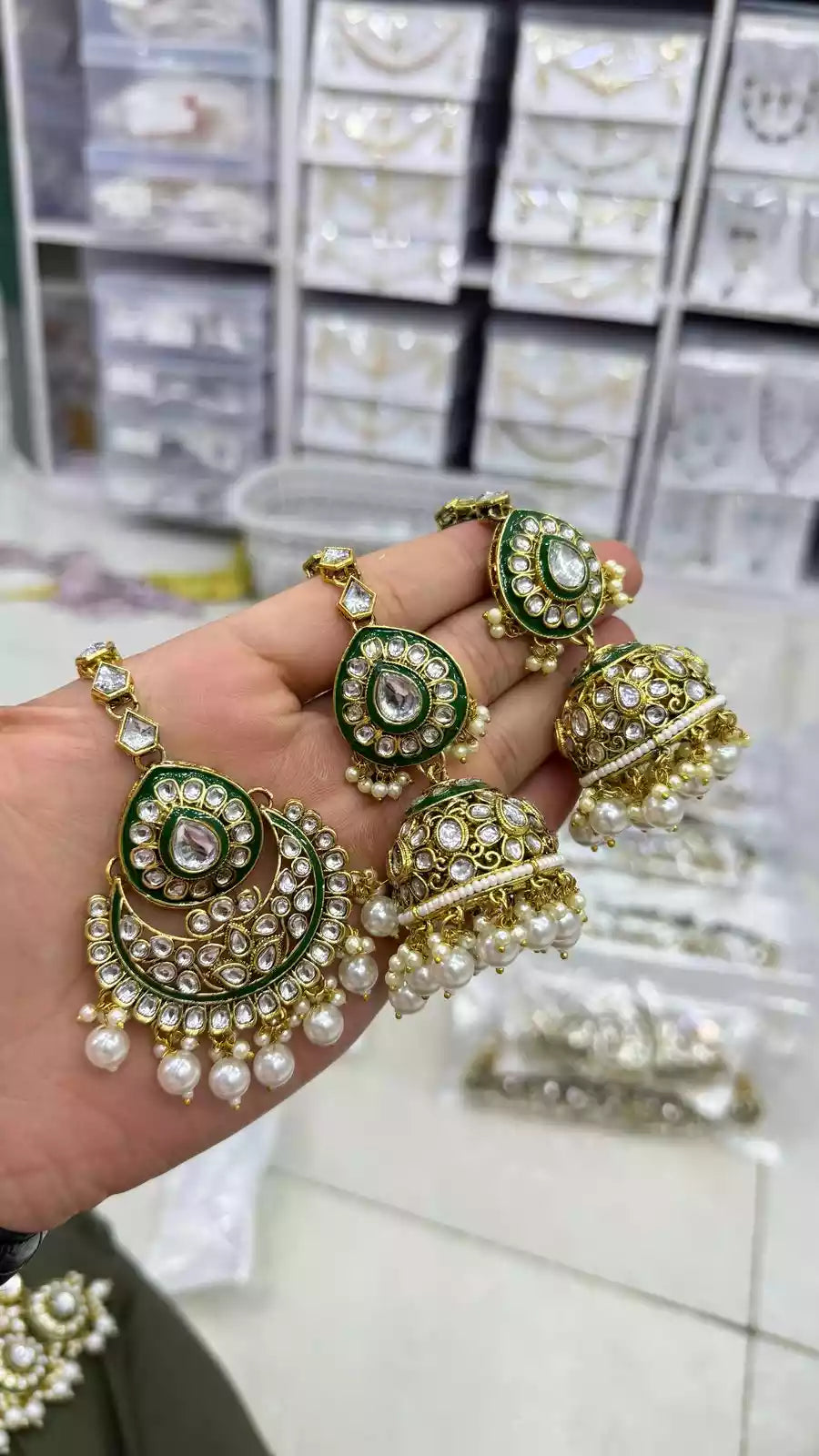 Kundan jhumki with teeka Main image