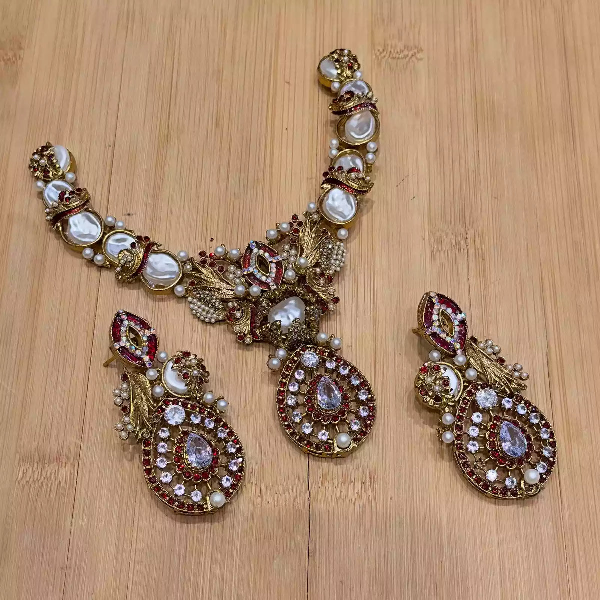 Mother of pearl necklace set Main image