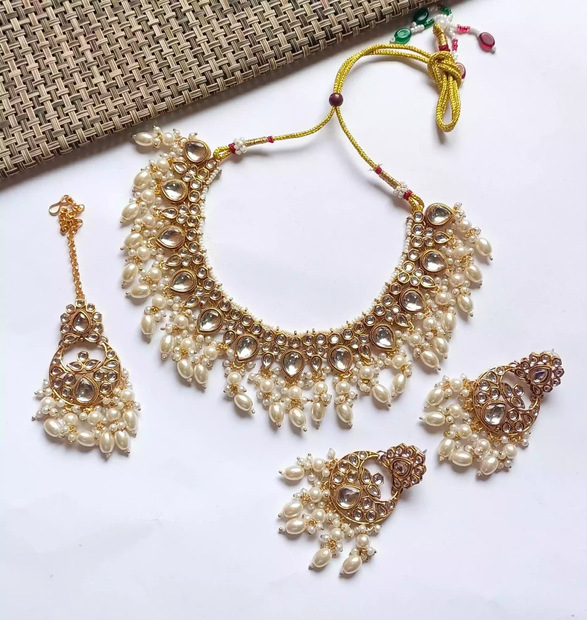 Kundan necklace set with teeka Main image