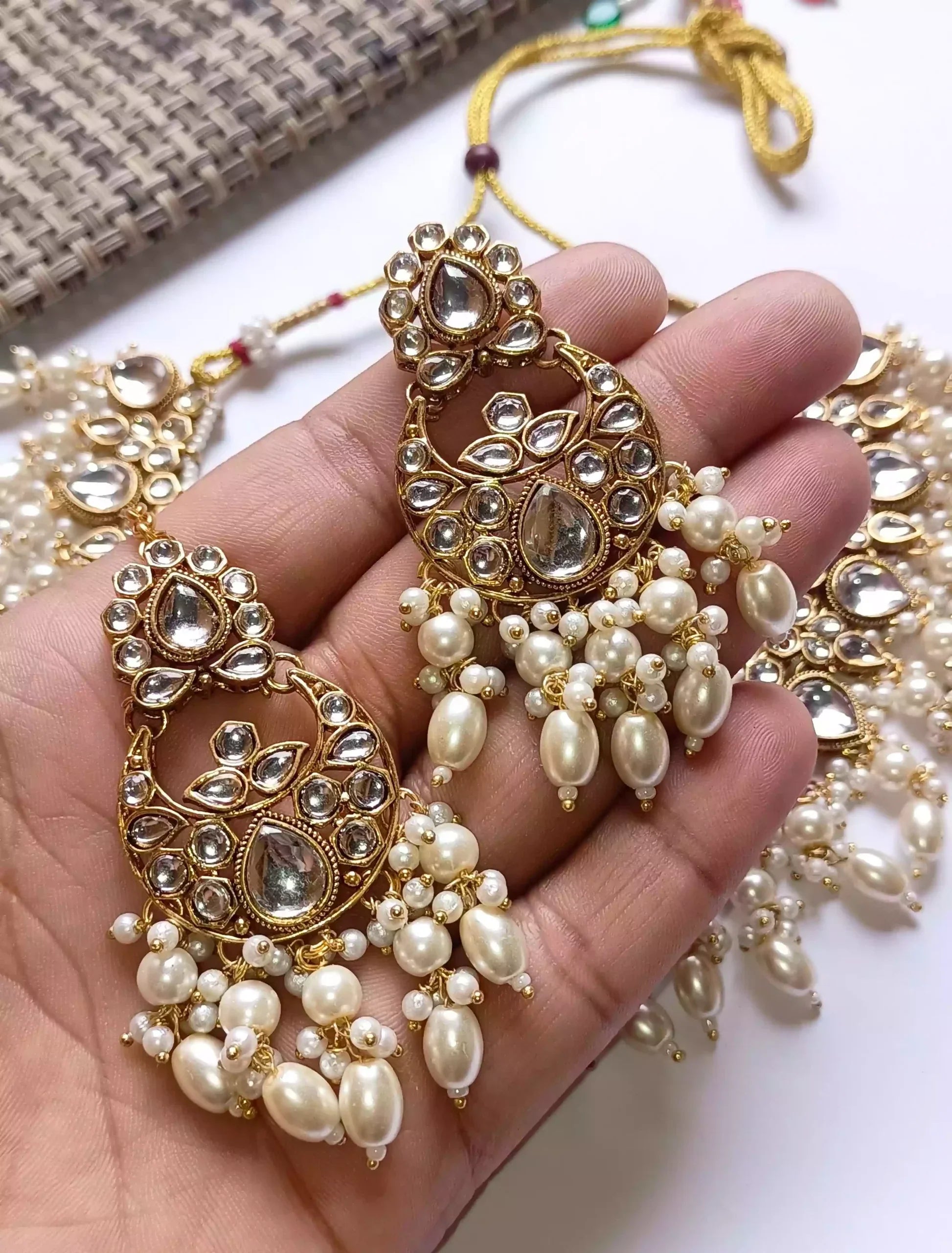 Kundan necklace set with teeka Secondary image