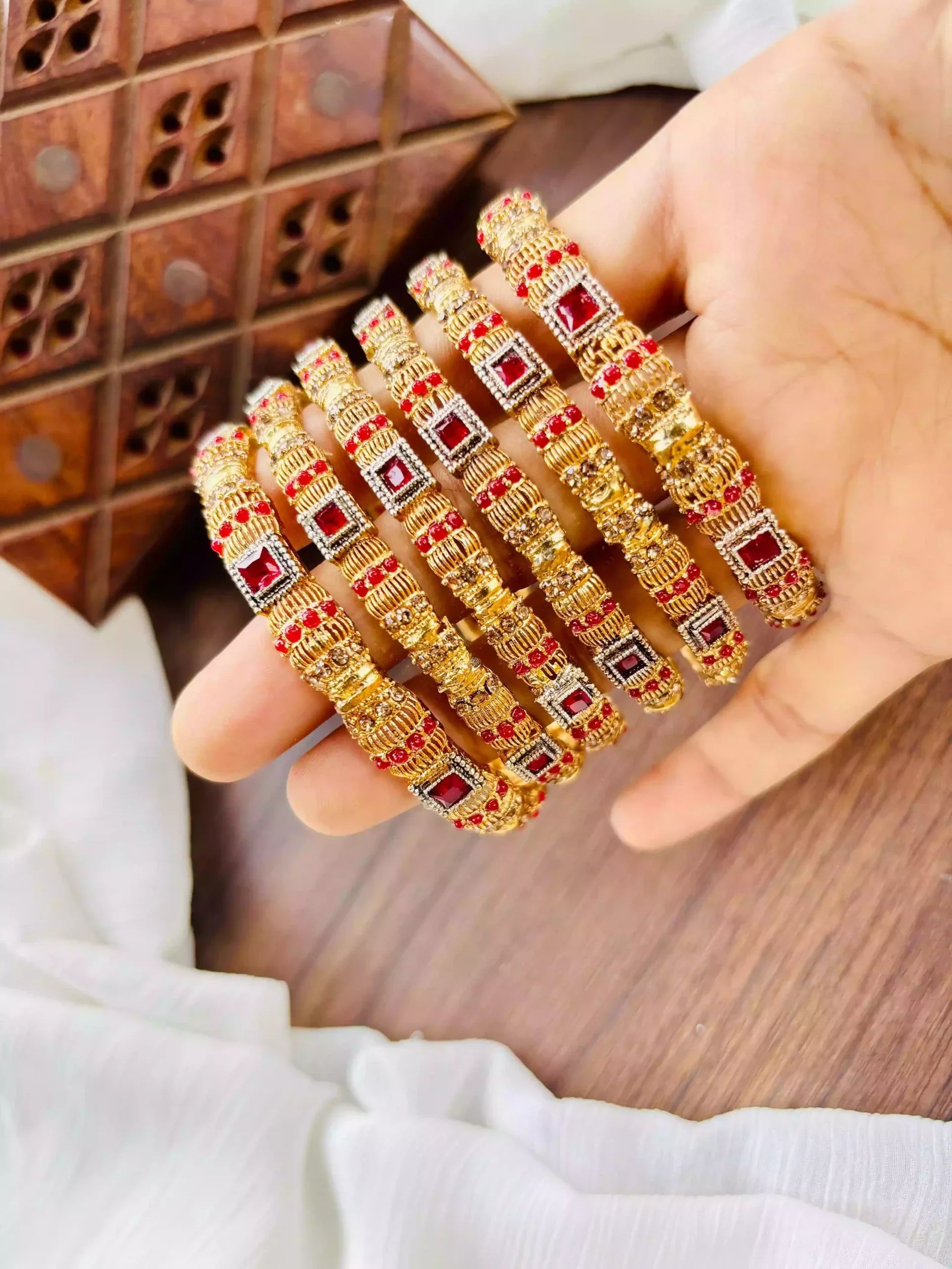 Gold plated 6pcs bangle set Main image