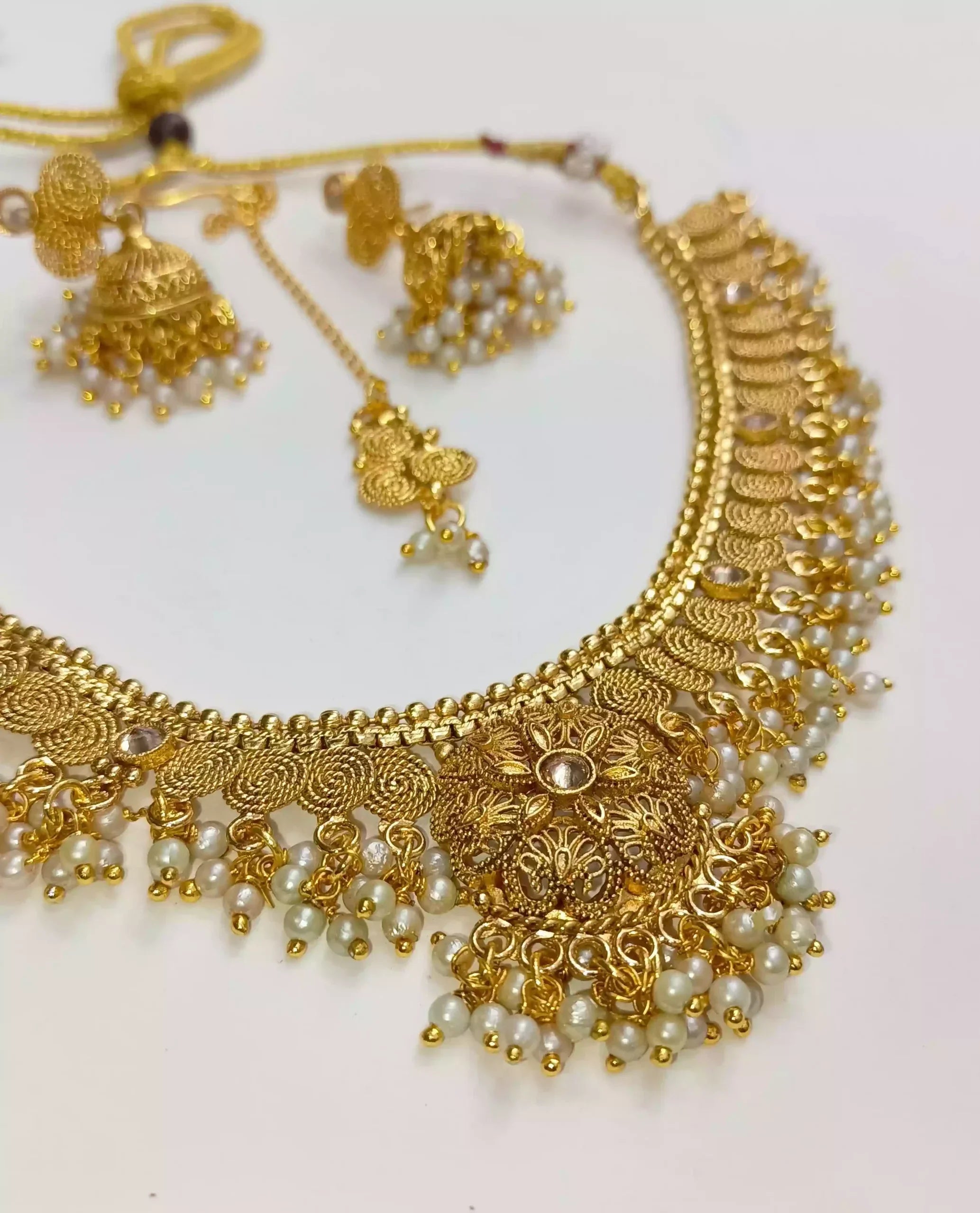 Gold plated rajwari necklace set Secondary image