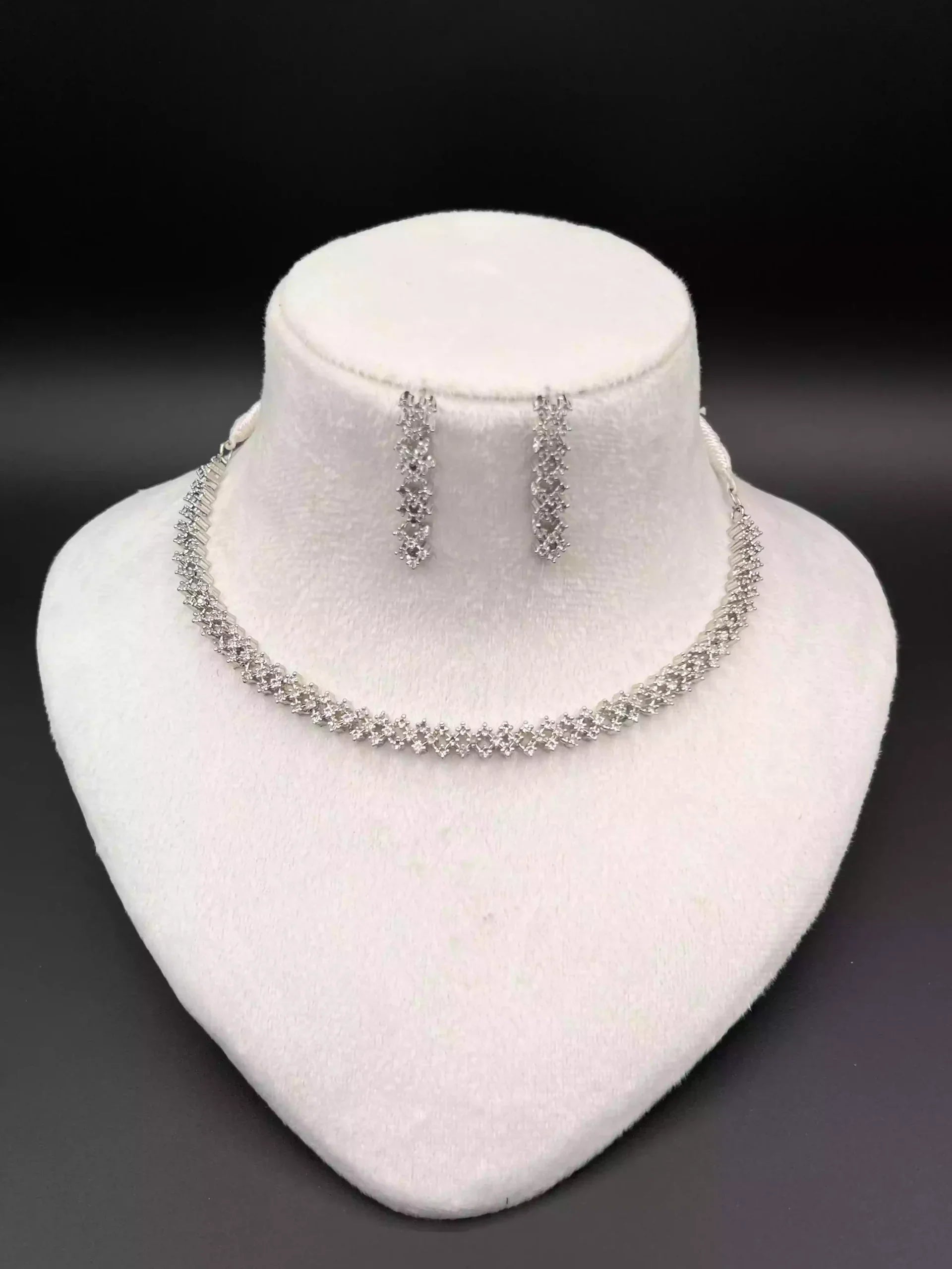 Delicate necklace set