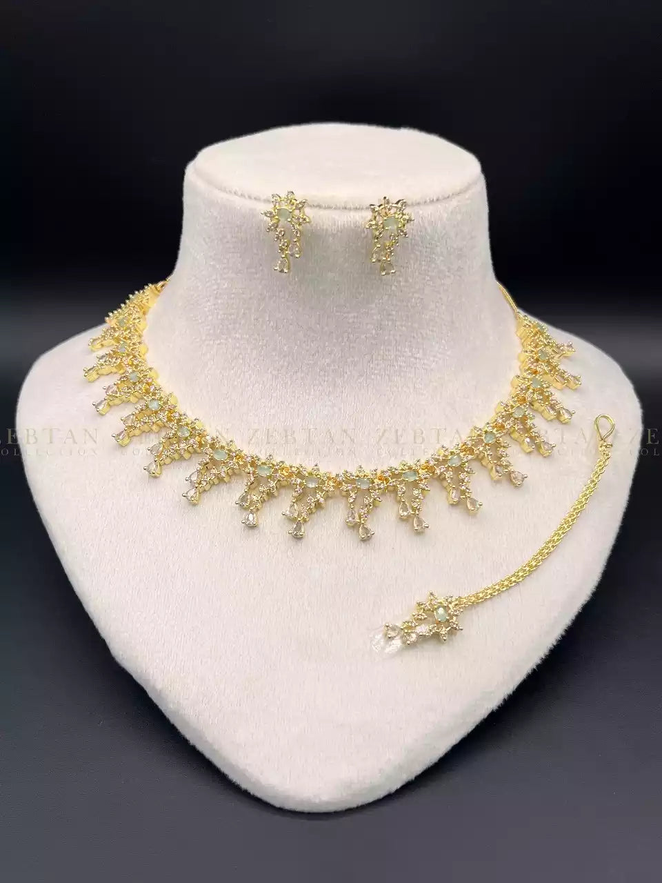 Delicate Indian zircon necklace set Secondary image