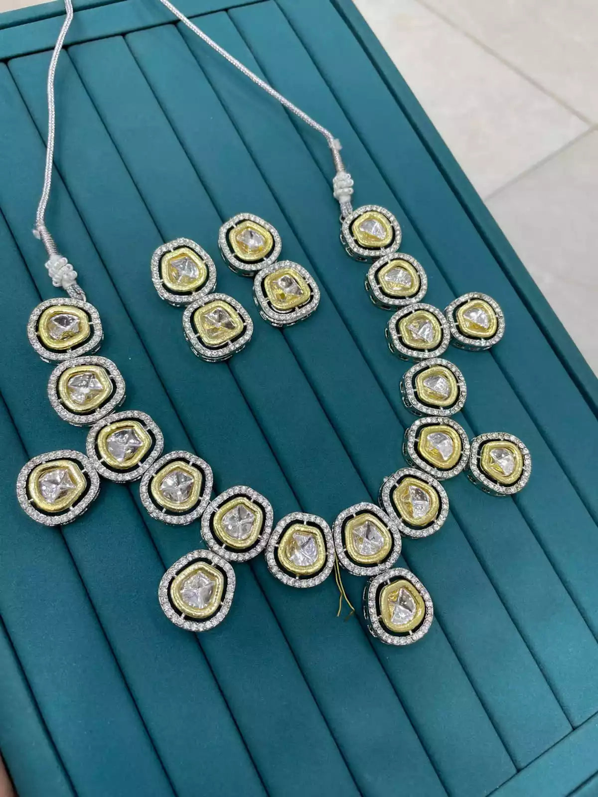 Uncut kundan necklace set Secondary image