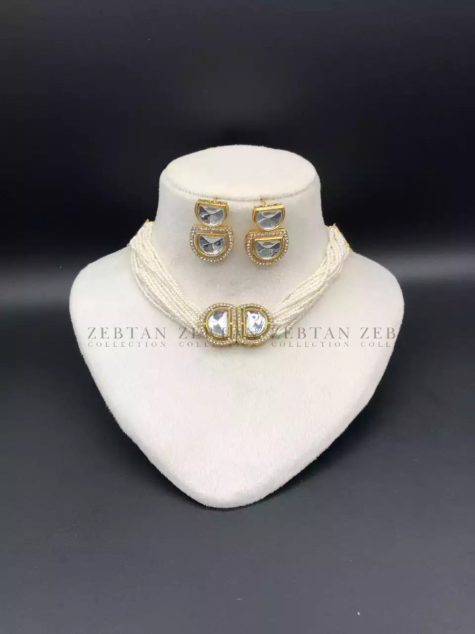 Unique uncut choker set Main image