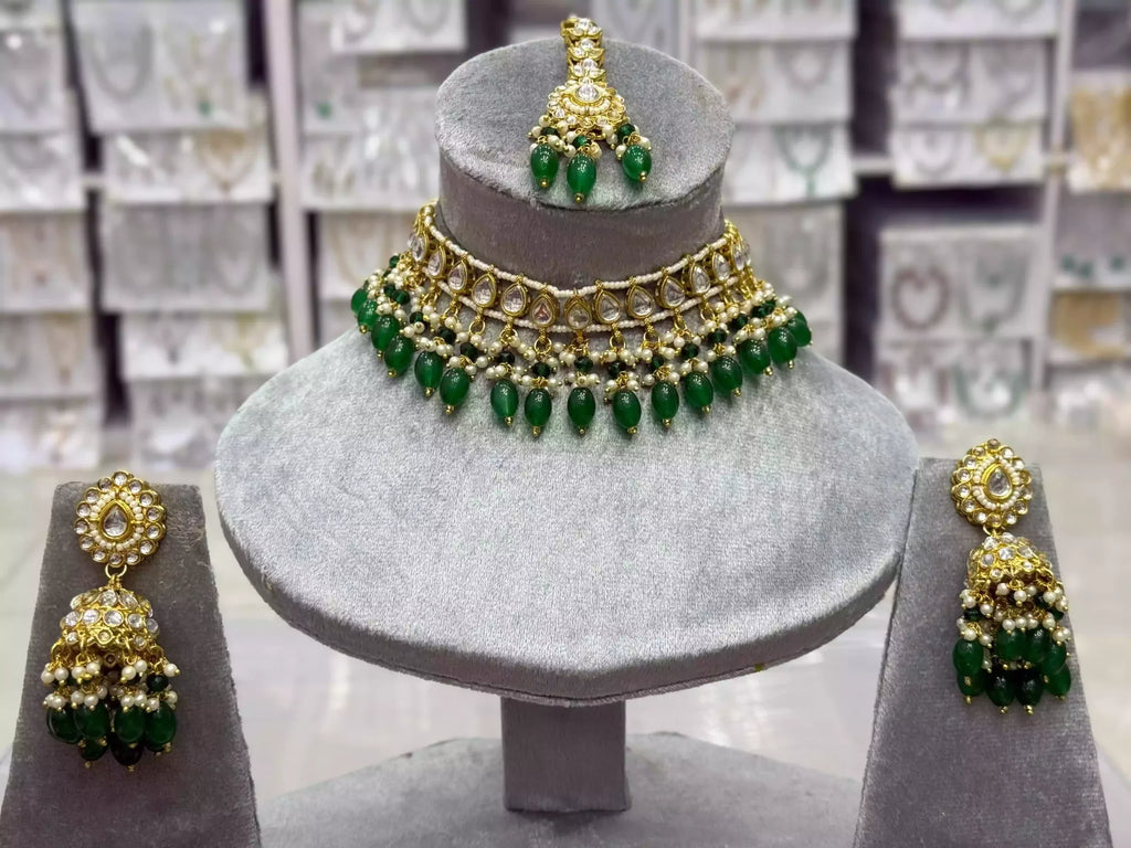 Kundan choker set with teeka
