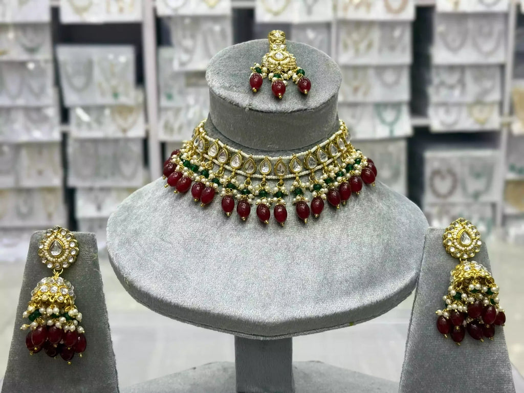 Kundan choker set with teeka